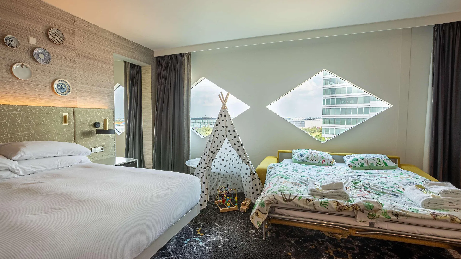 Hilton Amsterdam Airport Schiphol Hotell 4*,