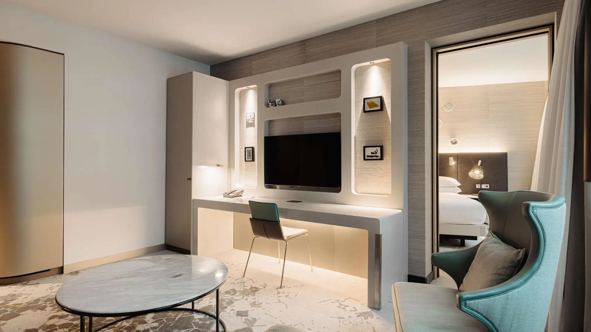 Hotel Hilton Amsterdam Airport Schiphol 4*,